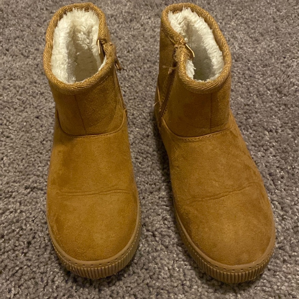 Like new size 12 Cat and Jack boots